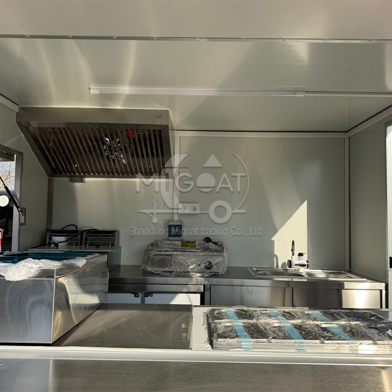 Trendy roze mobiele foodtruck, - Food E Snacks recensie en prijs