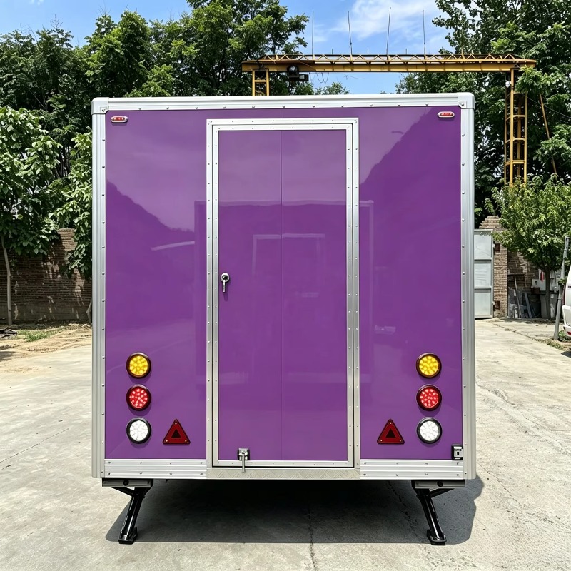 Moderne cateringtrailer met gr - Food Truck With Snacks recensie en prijs